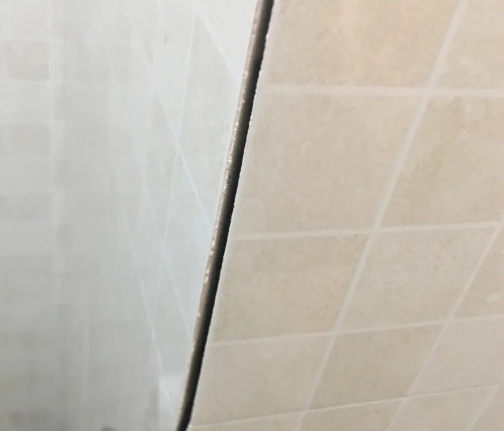 望城瓷砖空鼓维修公司分享阳台瓷砖脱落的修复过程可以分为以下几个步骤